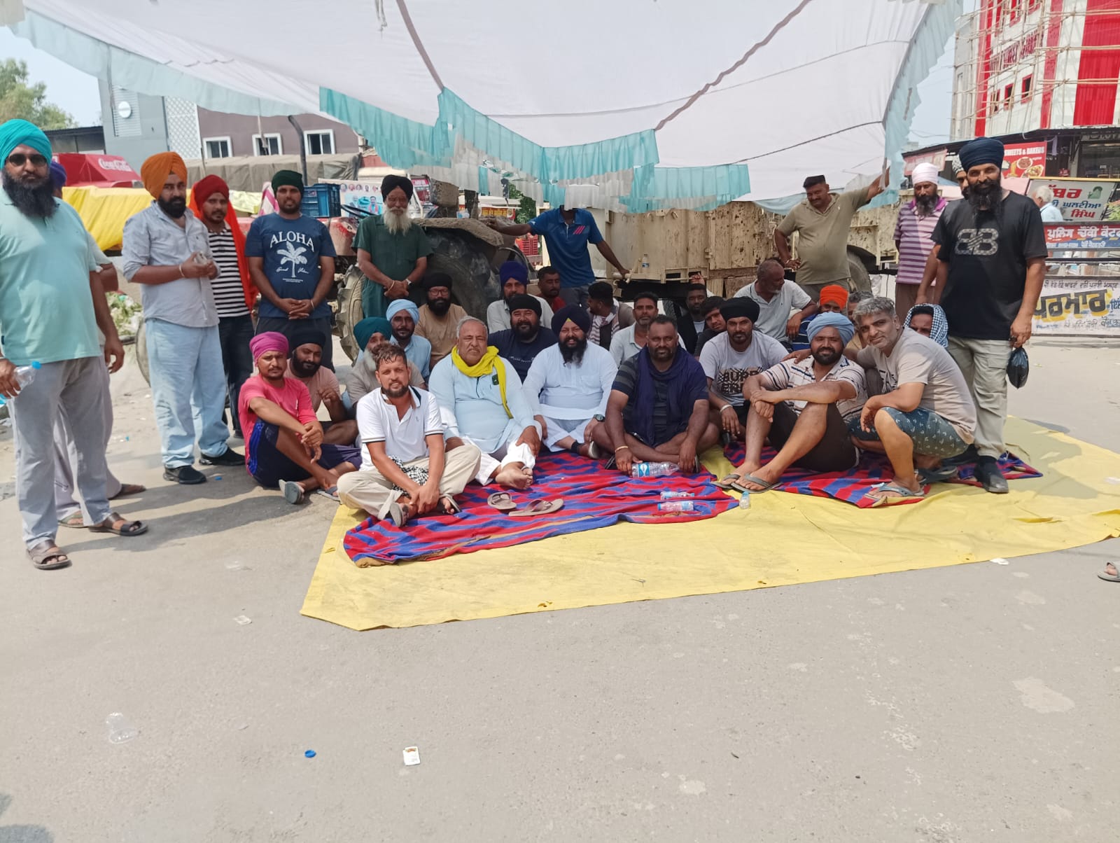ਬਿਜਲੀ ਕੱਟਾਂ ਖਿਲਾਫ਼ ਧਰਨਾ ਲਗਾ ਕੇ ਕਿਸਾਨਾਂ ਨੇ ਕੀਤਾ ਟ੍ਰੈਫਿਕ ਜਾਮ।