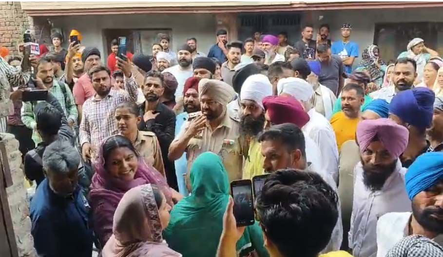 ਮਿੱਠੂ ਬਸਤੀ ਦੇ ਗੁਰੂ ਅਰਜੁਨ ਨਗਰ ਵਿੱਚ ਧਰਮ ਪਰਿਵਰਤਨ ਦੇ ਦੋਸ਼ਾਂ ਨੂੰ ਲੈ ਕੇ ਹੰਗਾਮਾ, ਪੁਲਿਸ ਨੇ ਸੰਭਾਲਿਆ ਮੋਰਚਾ
